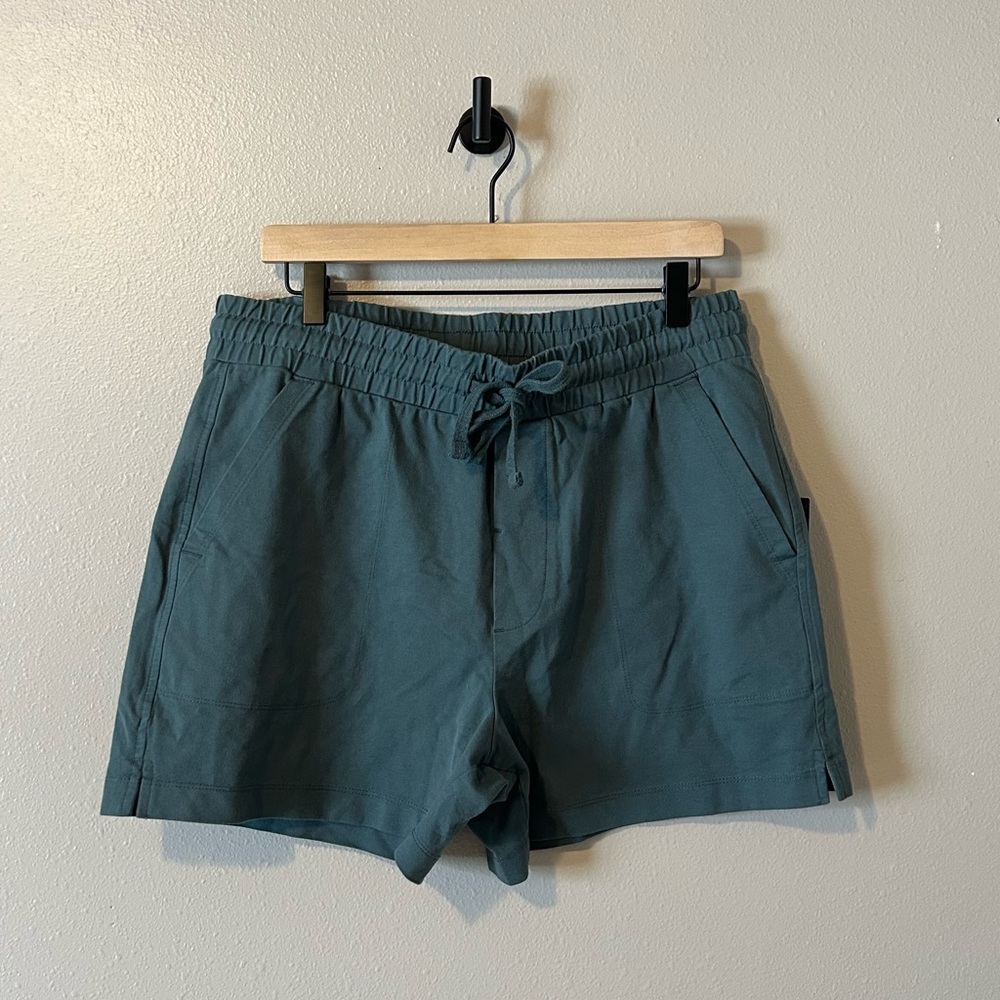 Eddie Bauer Women’s Versatrex Shorts M - New with Tags, Comfortable & Ca…